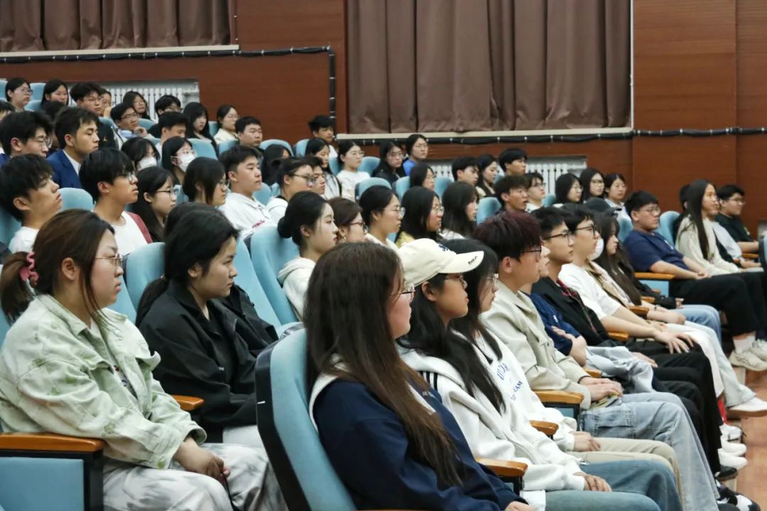 志愿青春 | 校團委舉行2025長城汽車智慧工廠半程馬拉松志愿者培訓會